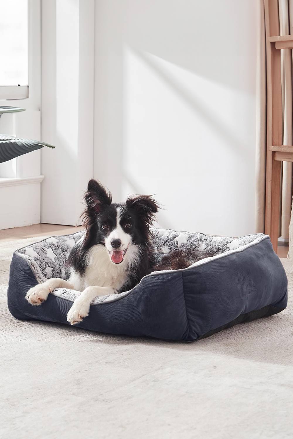 Living And Home 63cmx53cmx20cm Non-Slip Soft Plush Washable Pet Sleeping Bed