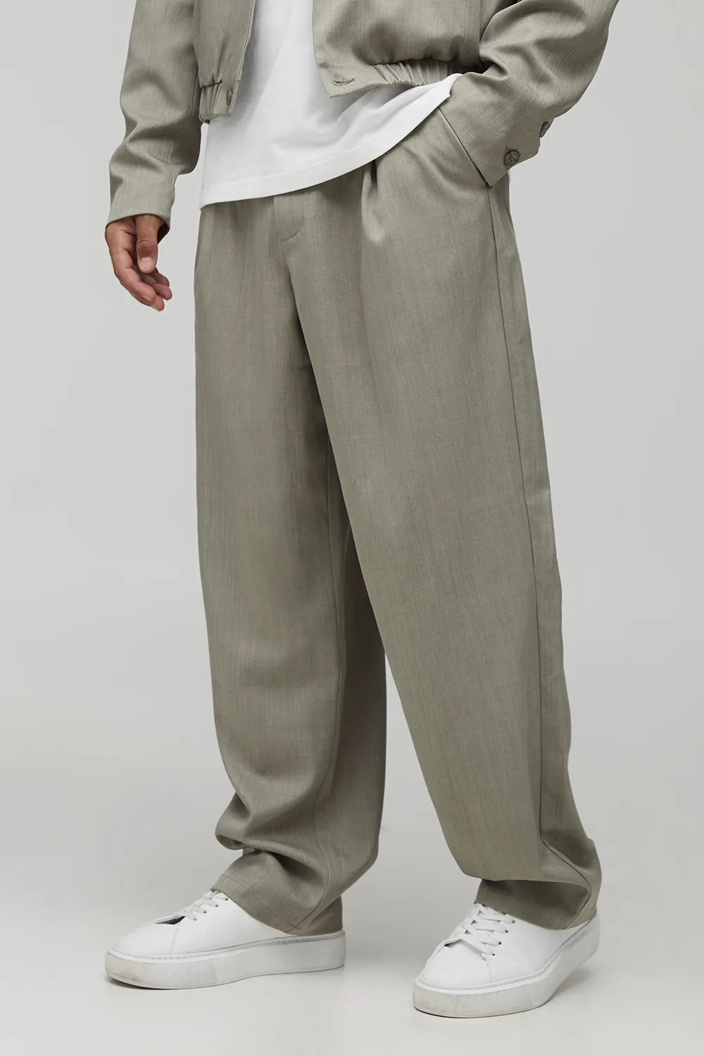BoohooMAN Men's Pleated Front Smart Tailored Trousers | Taupe | Size 36 | boohooMAN