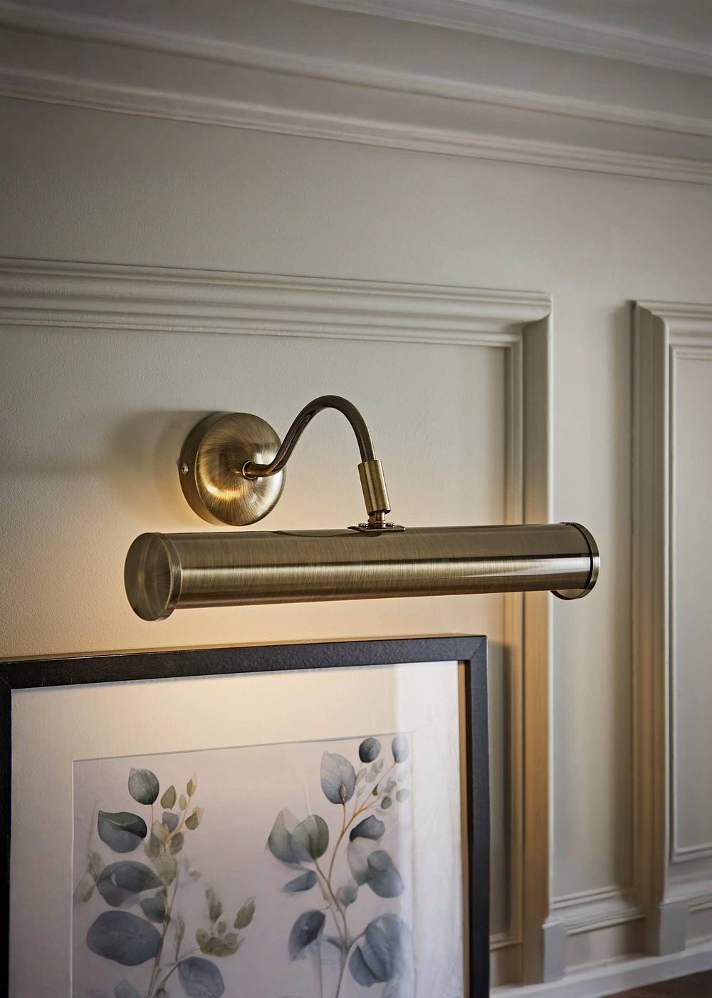 Value Lights Gemini Traditional Picture Wall Light in Antique Brass