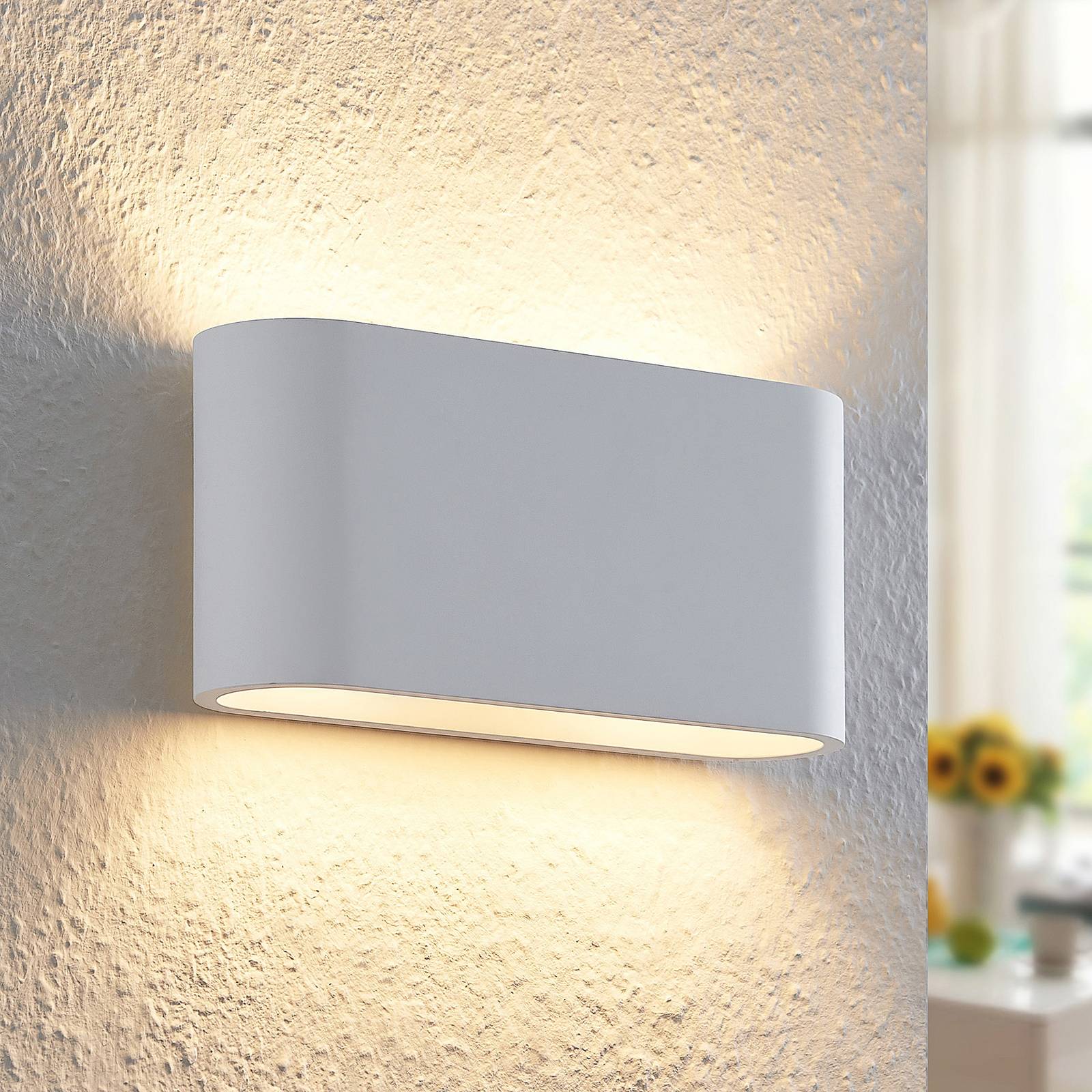 Lindby Mavora wall light made of plaster round