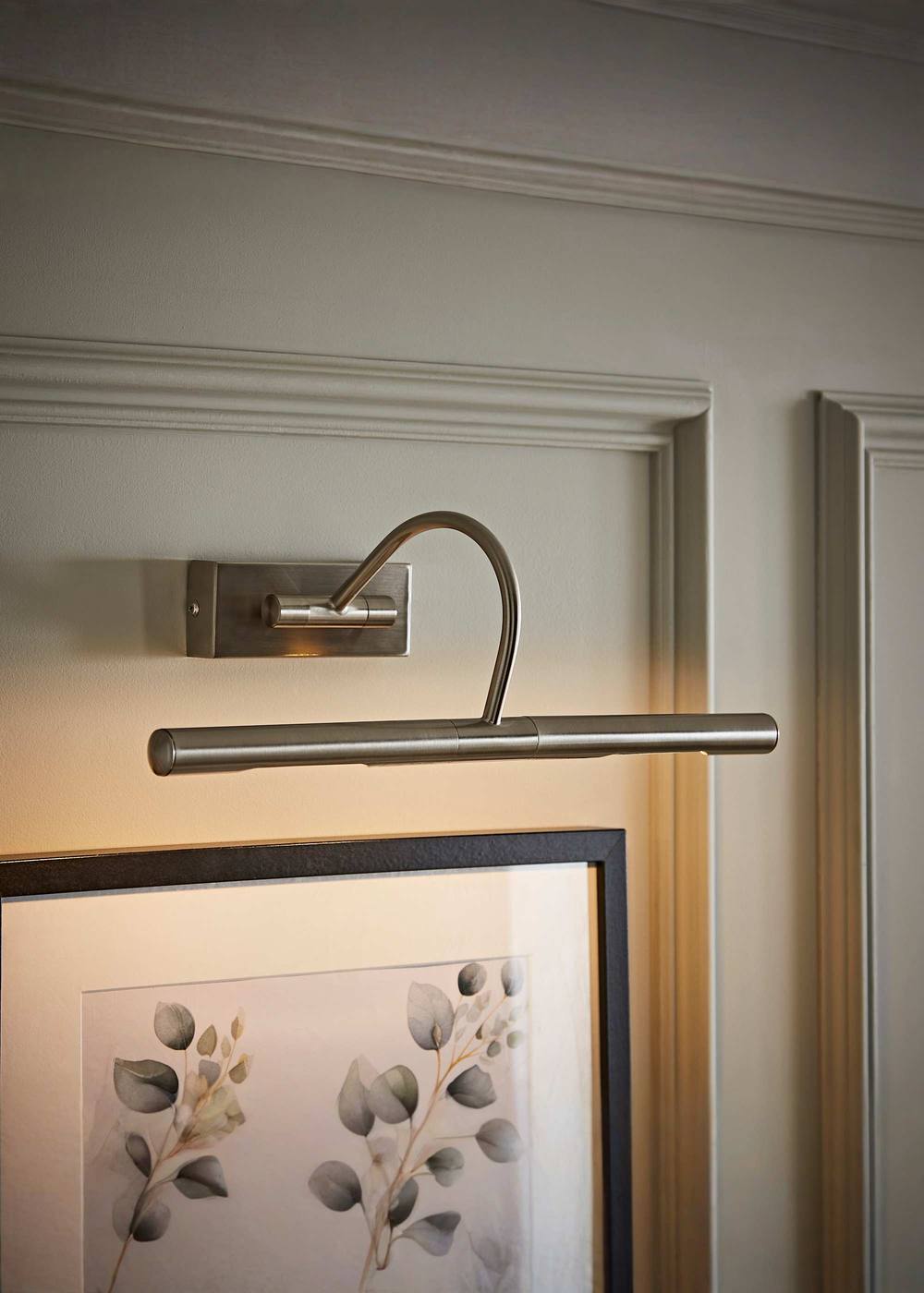 Value Lights Capri Traditional Picture Wall Light in Satin Nickel