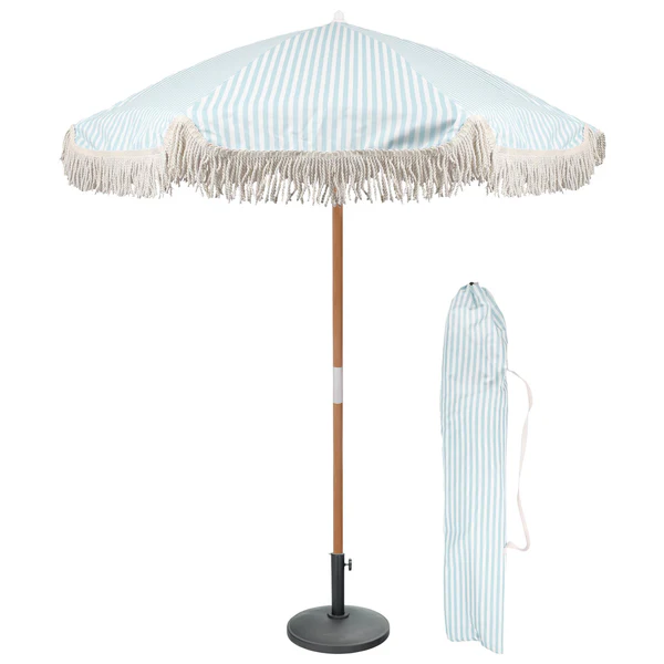 Harbour Housewares 1.4M Tassel Fringed Wooden Garden Parasol & Base Set Free-Standing Umbrella With Carry Bag - Blue Stripe - Upf30+