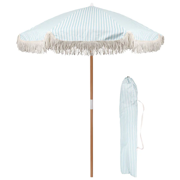 Harbour Housewares 1.4M Wooden Garden Parasol With Tassel Fringe Portable Free-Standing Umbrella With Carry Bag - Blue Stripe - Upf30+