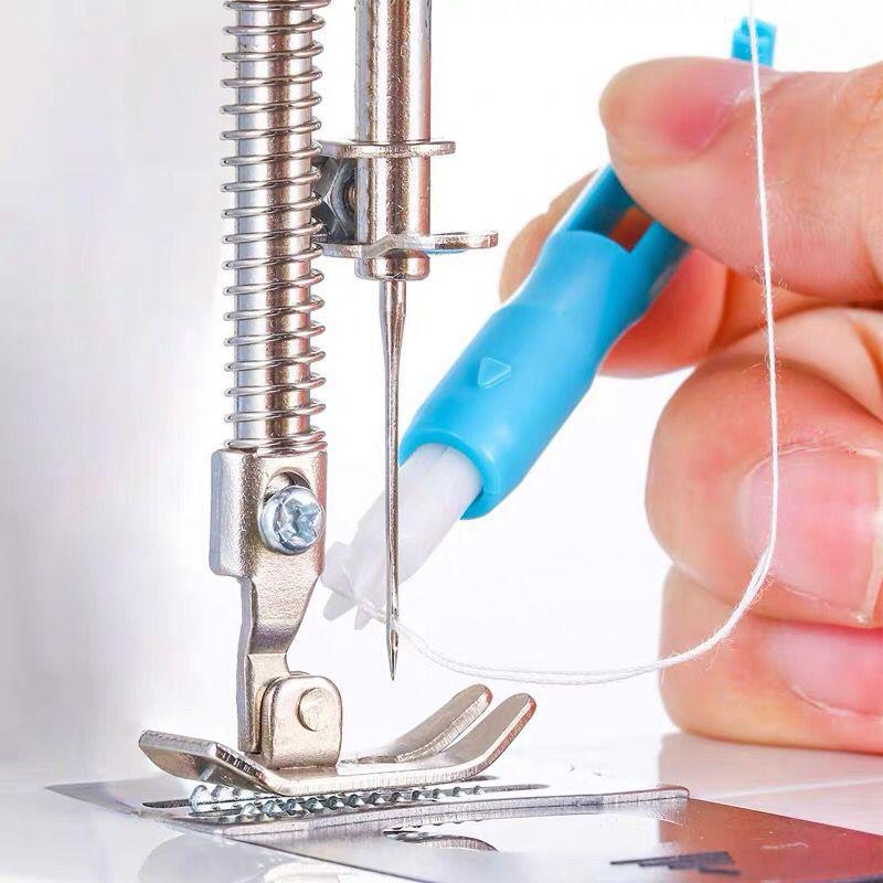 Love Home Garden Needle Threader Sewing Machine Stitch Insertion Tool Automatic Threader Quick Sewing Threader Tool for DIY Sewing Accessories