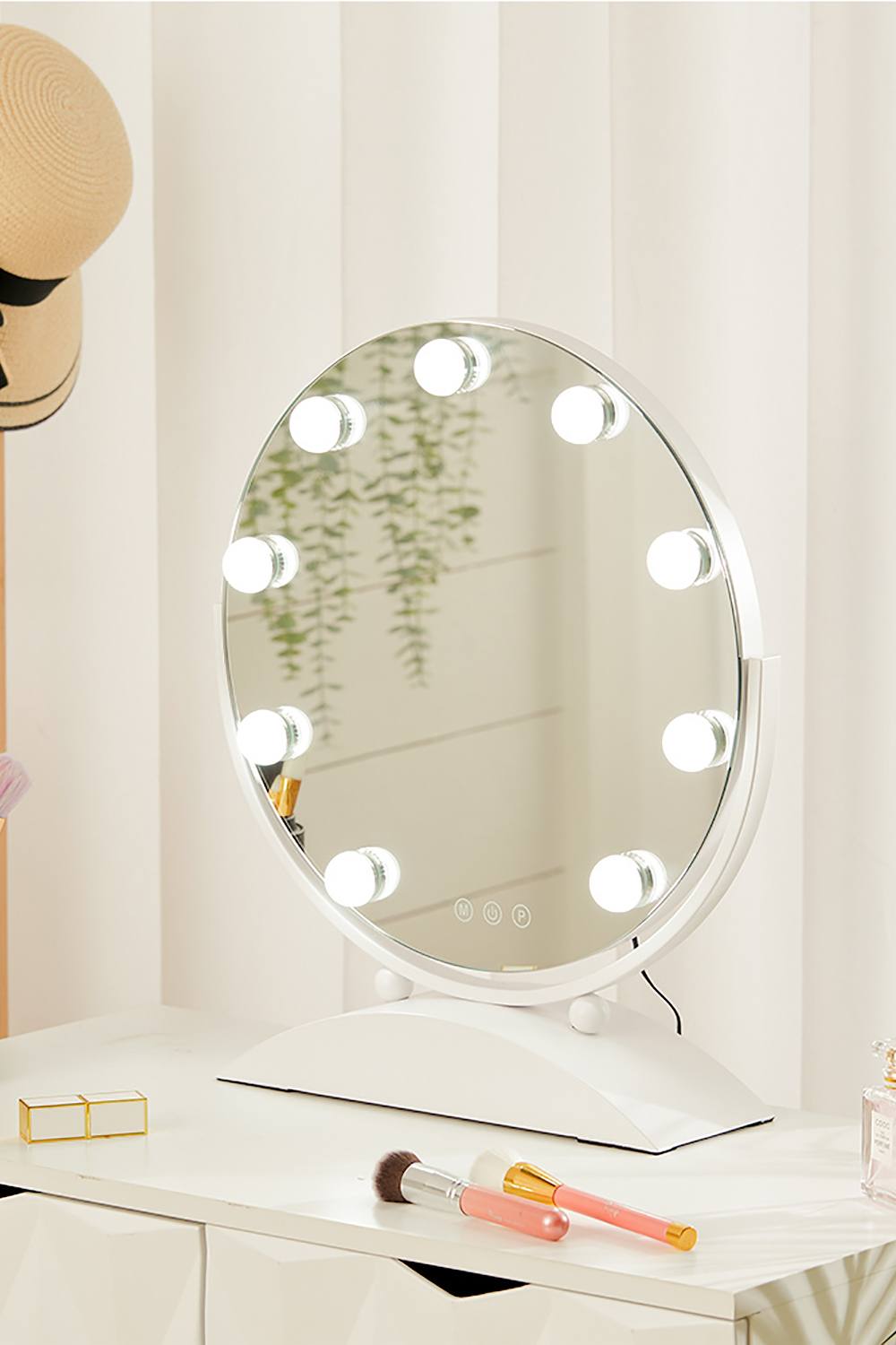 Living And Home Round Hollywood Vanity Mirror with LED Lights